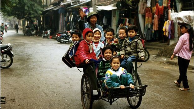 Trẻ em trên xe xích lô, Hà Nội năm 1995