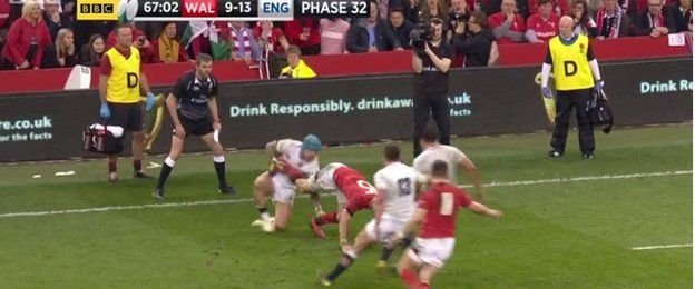 Liam Williams clever play