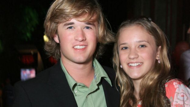 Haley Joel Osment y su hermana pequeña, la actriz Emily Osment, en 2006