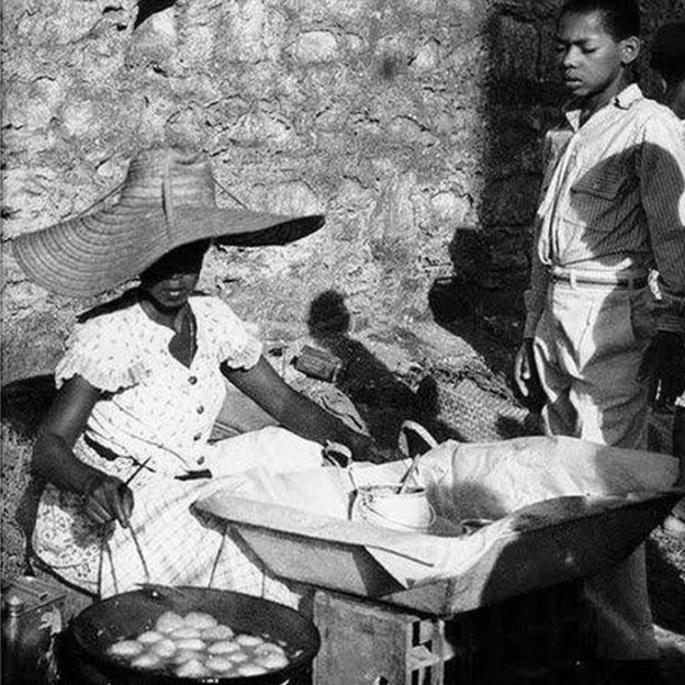 baiana preparando acarajé no fim do século 19