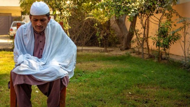 கையை வெட்டிய இளைஞன்