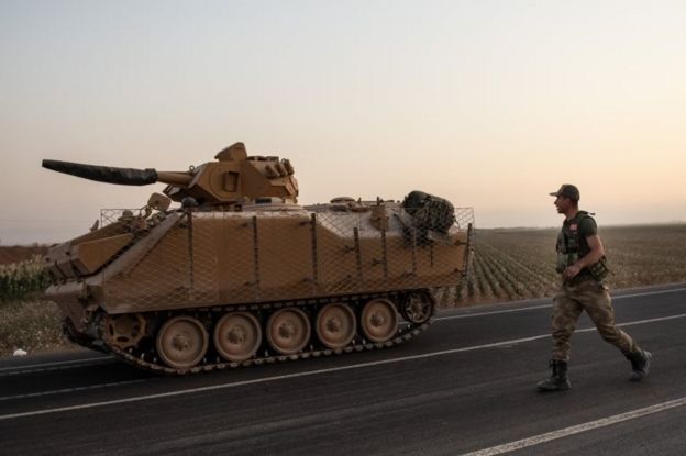 Akçakele'den Suriye'ye ilerleyen Türk tankı ve askeri