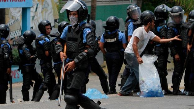 Policía antidisturbios en Nicaragua