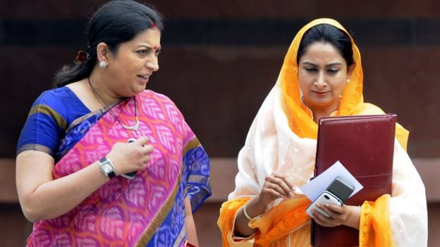 স্মৃতি ইরানি এবং হারসিমরাত কাউর