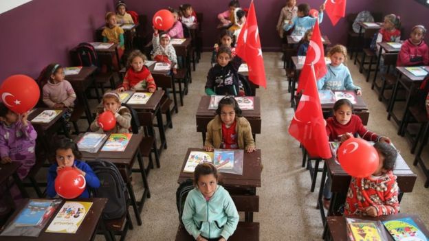 Niños sirios en la escuela