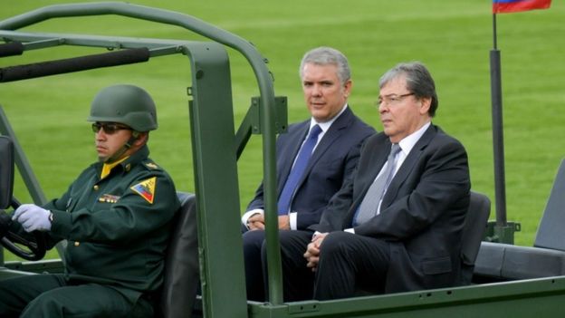 El presidente Iván Duque junto a Carlos Holmes Trujillo, quien pasó de la cancillería al ministerio de Defensa.