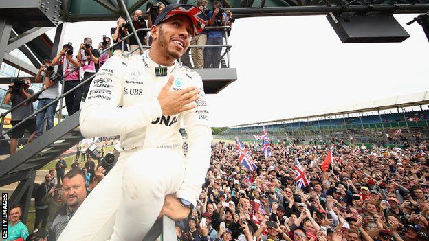 Lewis Hamilton shows his appreciation to the fans