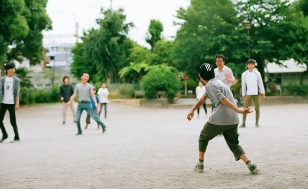 Anak-anak bermain di Tamagawa Free School.