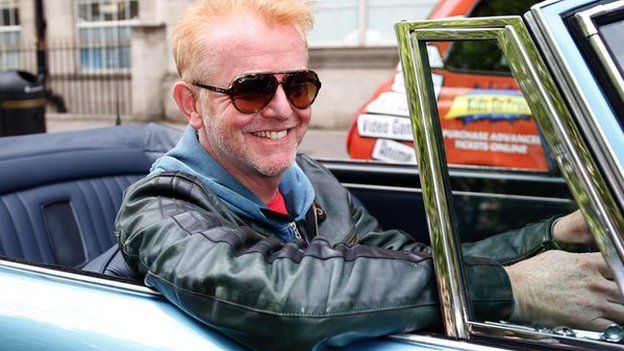 Pwy fydd yn cadw cwmni i Chris Evans yn sedd flaen 'Top Gear'?