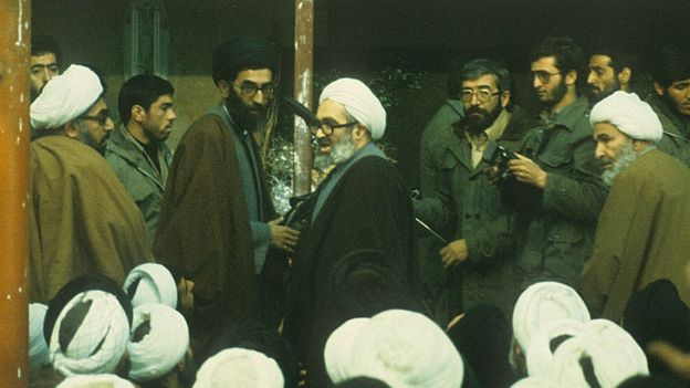 آیت‌الله منتظری مرجعیت آقای خامنه‌ای را که زمانی شاگردش بود زیر سوال برد