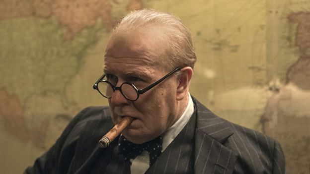 Gary Oldman se transforma literalmente en Winston Churchill en "Las horas más oscuras". Foto: IMDB