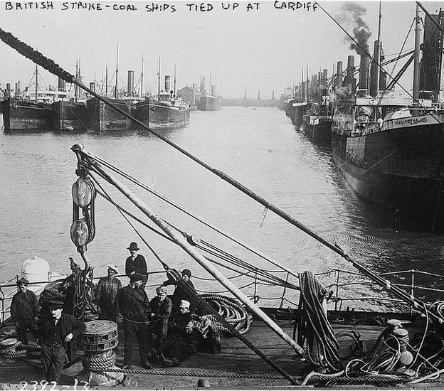 Photo taken between 1910 and 1915 of ships' gridlock due to the coal strike