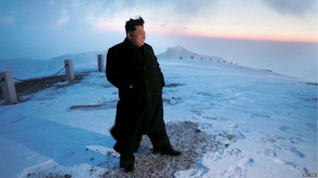Kim Jong-un en el pico del monte Paektu en 2017.