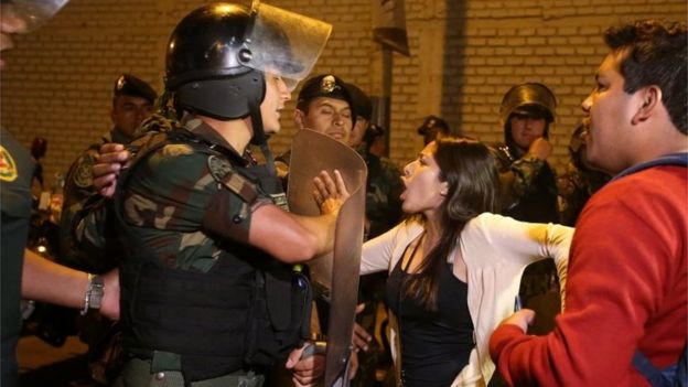 Protesters in Lima clash with police near the hospital where Alberto Fujimori is being treated. Photo: 25 December 2017