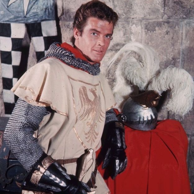 Roger Moore como Ivanhoe