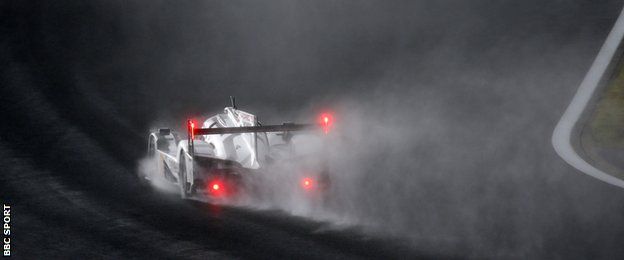 Mark Webber drives his Porsche in the rain at Fuji