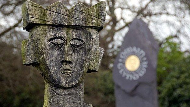 Cofeb i Owain Glyndŵr/Memorial to Owain Glyndŵr