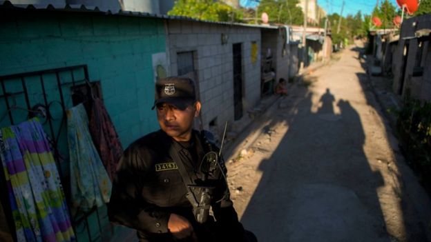 Policía en El Salvador