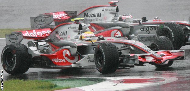 Lewis Hamilton battling with McLaren team-mate Fernando Alonso at the 2007 Japanese Grand Prix