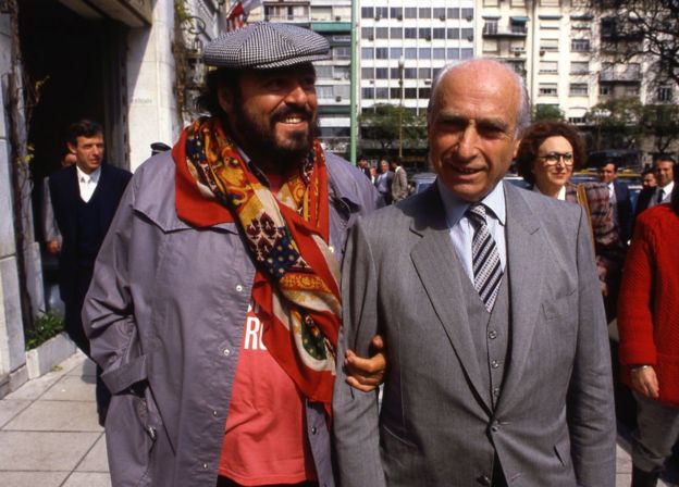 Luciano Pavarotti y Juan Manuel Fangio