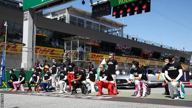 Drivers take the knee or stand before the Austrian GP