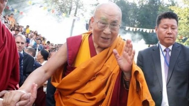 今年初美国国会众议院通过法案要求中共官员不得干涉未来包括达赖喇嘛在内的藏传佛教领袖转世，否则将受到美国制裁