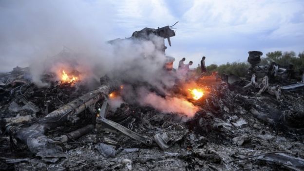 هواپیمای MH۱۷ ماه ژوئیه ۲۰۱۴ در یک منطقه تحت کنترل شورشیان طرفدار روسیه سقوط کرد