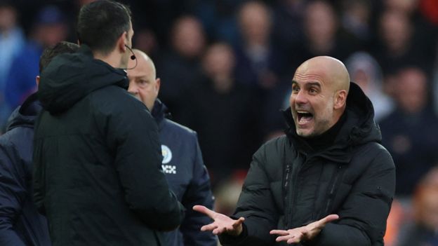 Police investigate damage to Man City's team coach - BBC News