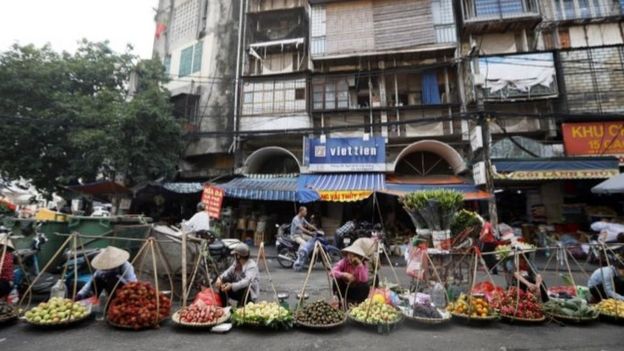 Bán hàng trên phố ở Hà Nội