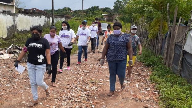 Durante a pandemia, a pedagoga Christiane suspendeu as aulas a escola e passou a arrecadar alimentos e produtos de limpeza para as famílias dos alunos