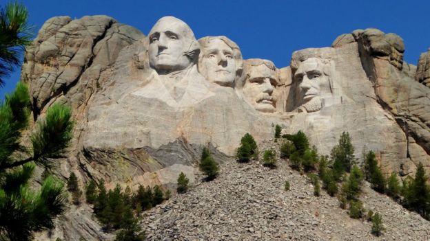 Esculturas das cabeças dos ex-presidentes americanos em Monte Rushmore