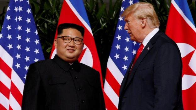 Trump junto a Kim.