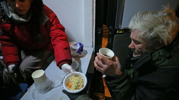 Repartición de comida a los pobres en San Petersburgo