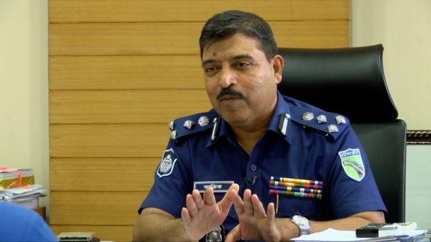 হাইওয়ে পুলিশের ডিআইজি আতিকুল ইসলাম বলছিলেন, পরিস্থিতি সামলাতে যথাসাধ্য চেষ্টা করেছেন তারা।