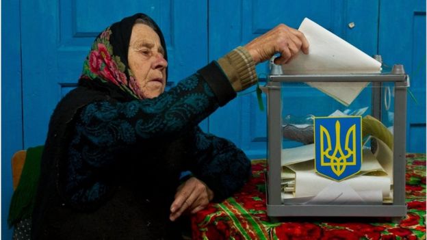 За збігом обставин найбідніші пенсіонери отримують доплати у березні-квітні, коли в Україні відбуватиметься перший, і, можливо, другий тур президентських виборів