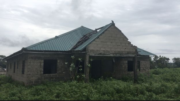Building wey dey inside bush