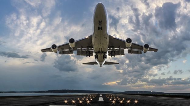 Avión despegando.