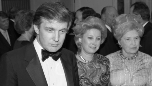 Donald Trump junto a su hermana y su madre.