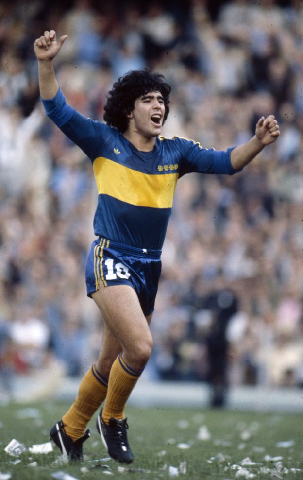 Diego Armando Maradona con la camiseta de Boca.