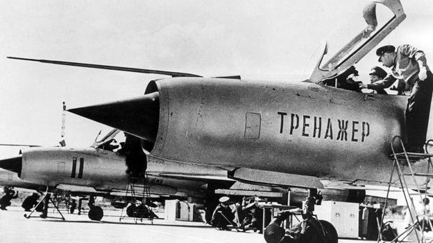 1966: Phi công miền Bắc học lái Mig-21 với giáo viên Liên Xô