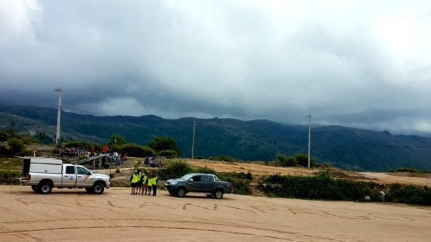 Veículos e pessoas que participam da Operação Relâmpago, pesquisa que estuda as tempestades na Argentina