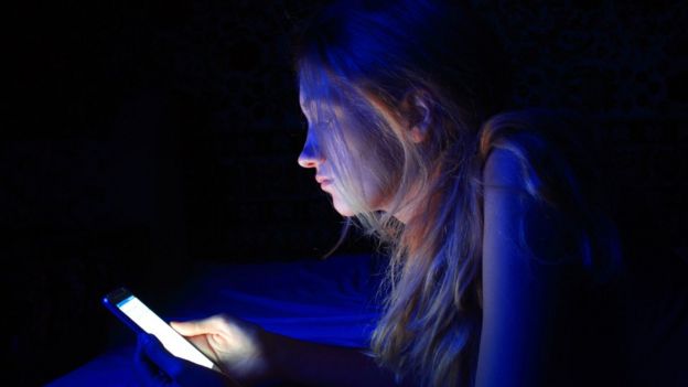 Девушка с гаджетом