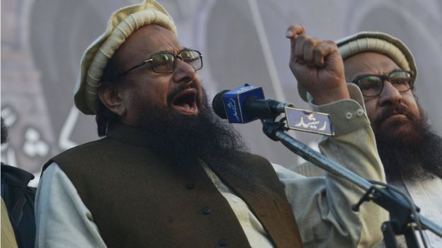 Pakistani head of the Jamaat-ud-Dawa (JuD) organisation Hafiz Saeed addresses an anti-US and Israel rally in Lahore o