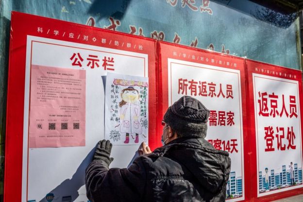 在北京，几乎每个小区门口，都设有返京人员登记处，对从外地返回的人士进行身份审查。