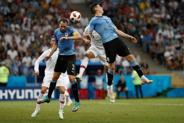 Giménez y Godín fueron los líderes de una defensa que contó con el sacrificio de cada uno de los jugadores que estuvieron en el campo.