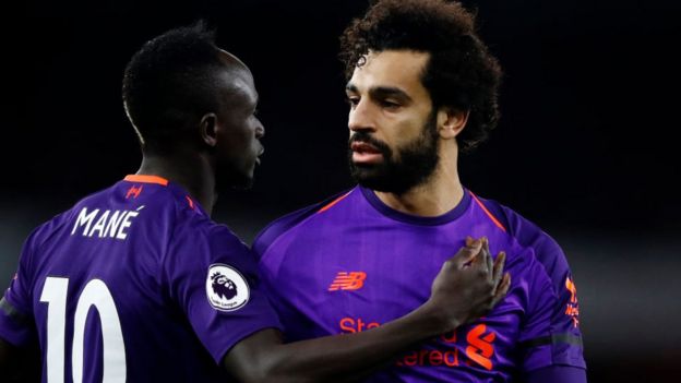 Sadio Mané et Mohamed Salah lors du match de Premier League opposant Arsenal FC au Liverpool FC au Emirates Stadium le 3 novembre 2018 à Londres, au Royaume-Uni