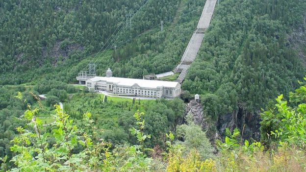 La planta de energía hidroeléctrica Vemork, en Rjukan, Telemark, Noruega