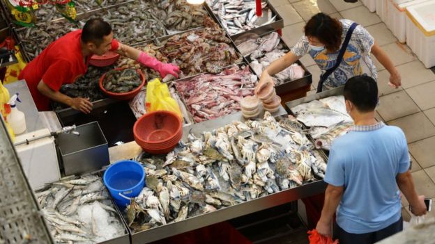 Mercado mojado en Singapur.