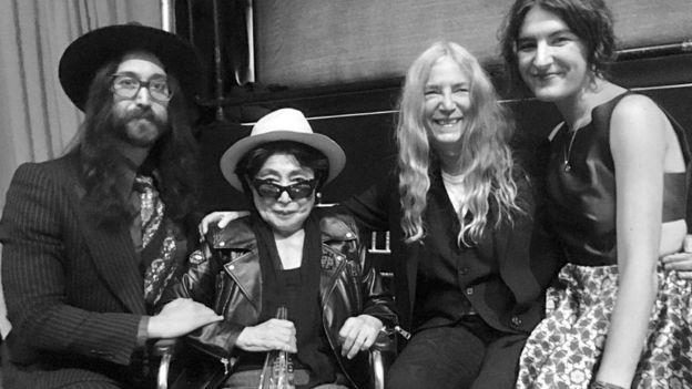 Yoko Ono posed with Sean Lennon, Patti Smith and her daughter backstage at the awards