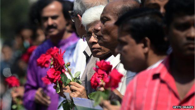 Bangladeshi social activists wait to pay their last respects to blogger Avijit Roy